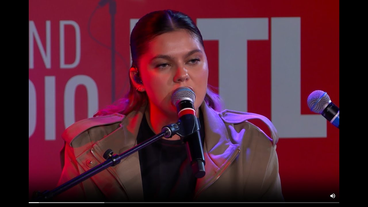 Louane - La pluie (Live) - Le Grand Studio RTL