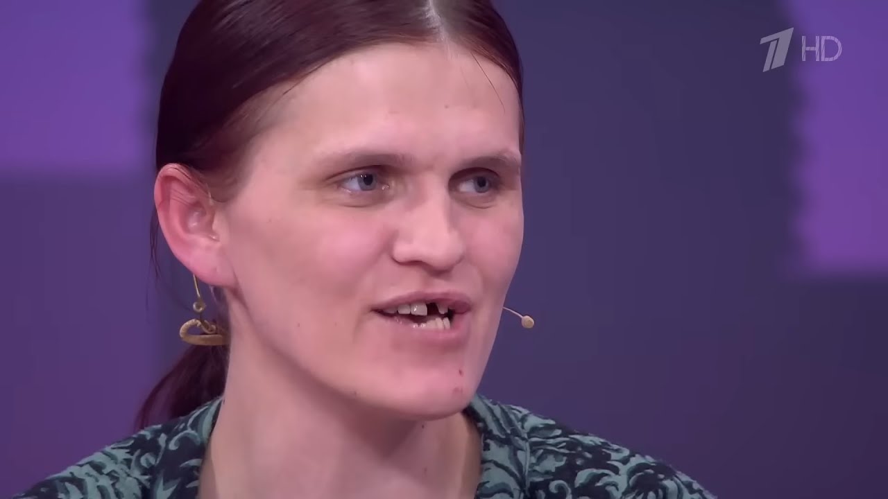 Мать семерых смеётся над зрителями. Что с ней не так?