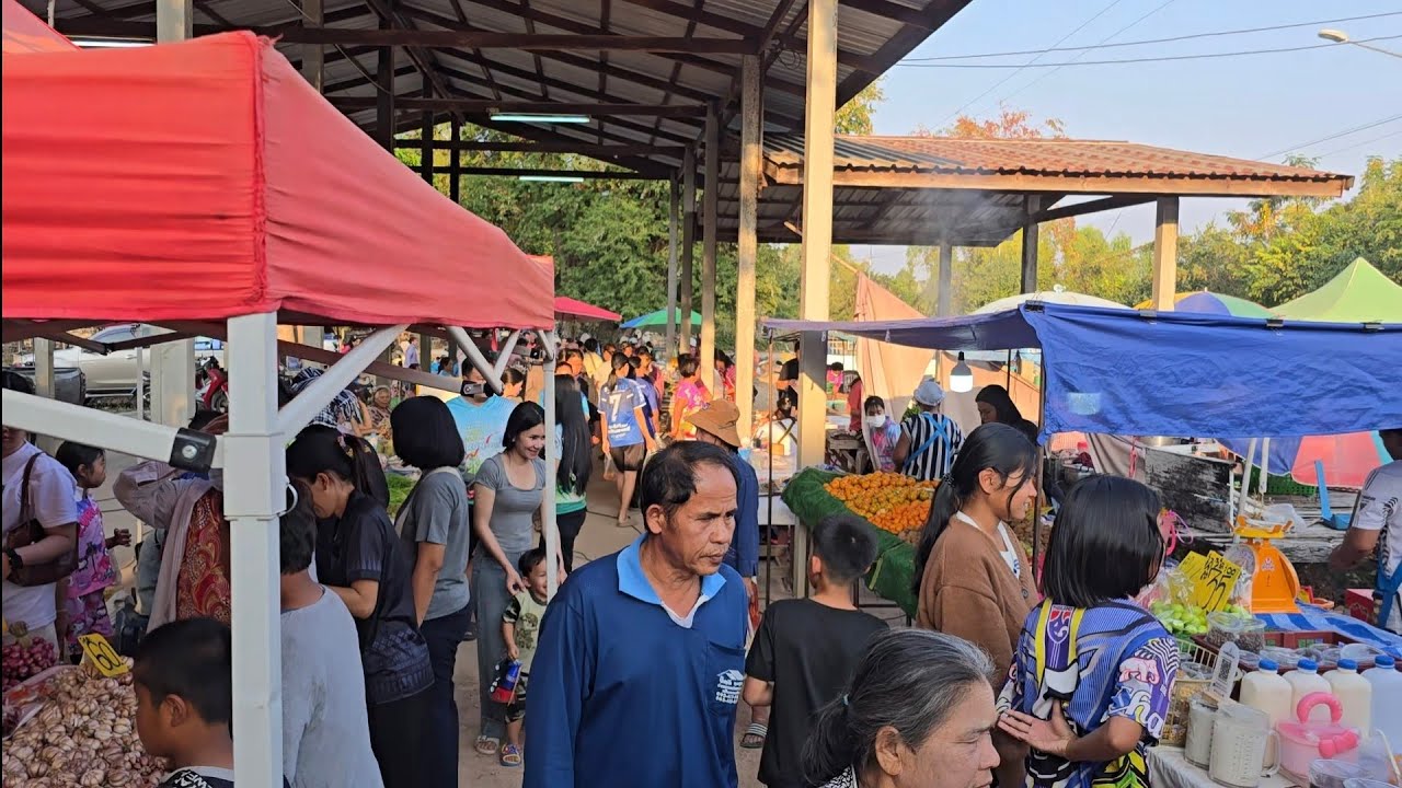 ตลาดนัดอิสานที่ ชุลมุนวุ่นวาย และสุดม่วนที่สุด.