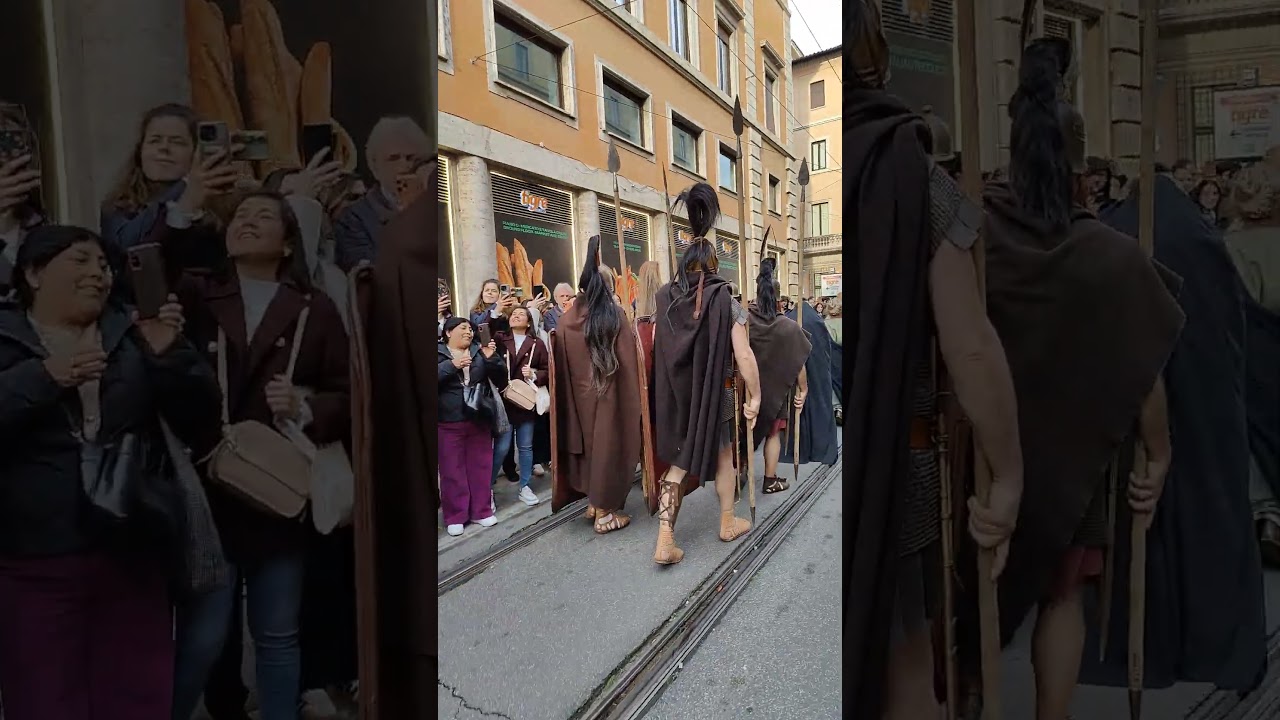Цезаря выносят с места убийства в Риме. Assassinio di Cesare a Roma, Cesaricidio.
