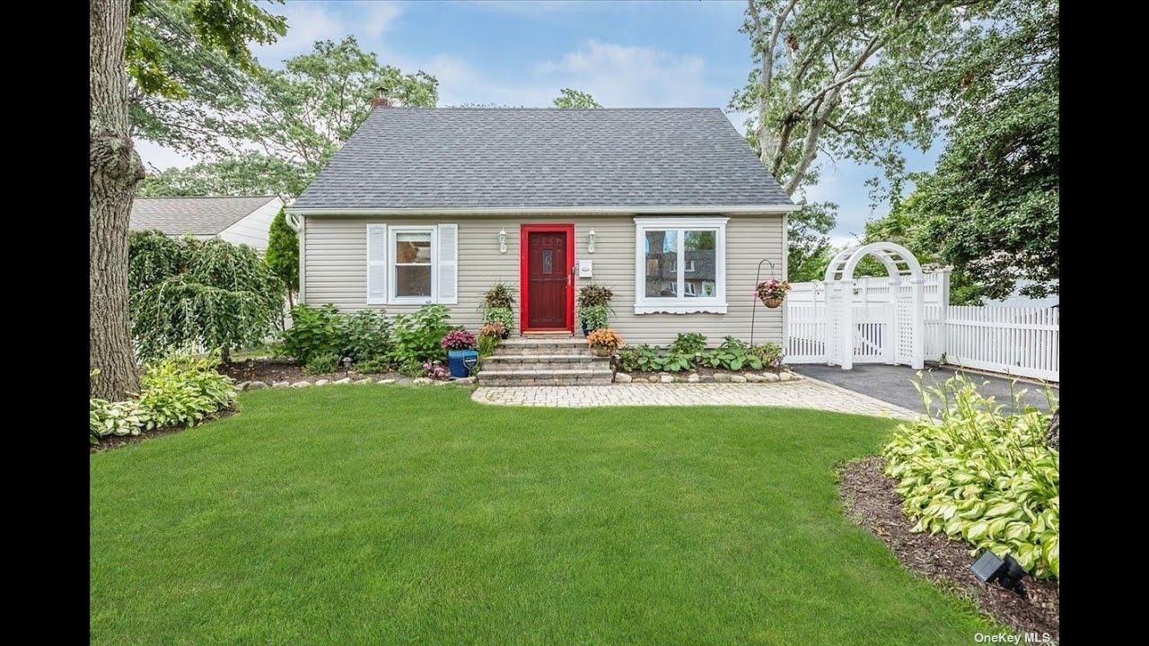 Long Island Real Estate For Sale - Video Tour of 22 Walnut Street, Patchogue, NY