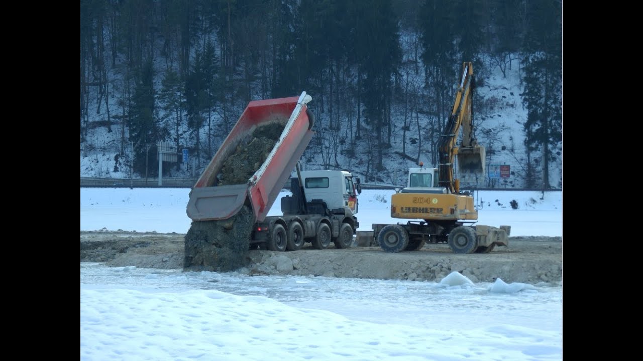 Renault Kerax naváží násyp