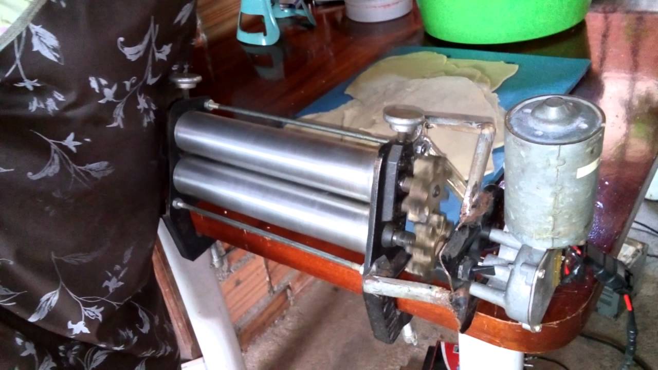 Rolo de massa com motor de limpador de para-brisa.