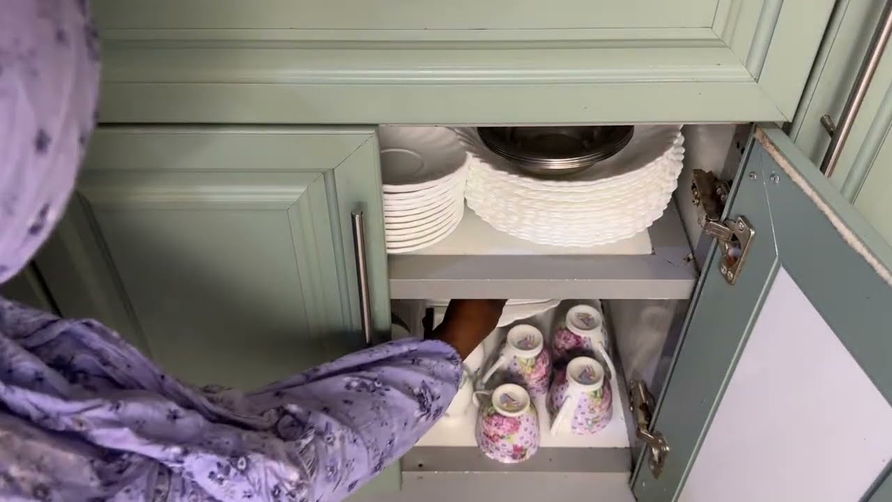 نفضت الكسل💪🏾و قمت رتبت بيتي🧹🧼 وخليتو على سنقة عشره💃🏿🥰روتين يومي 