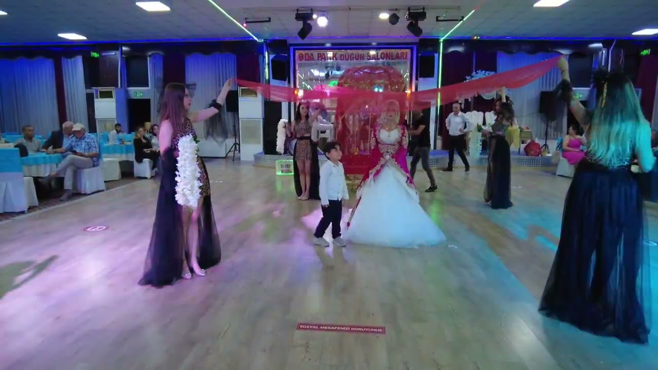 Kına Organizasyonu Gelin Duvak Dansı