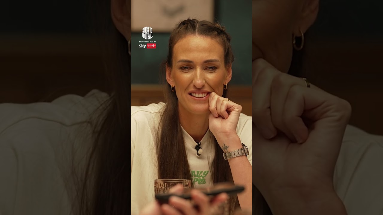 Gary calls Carra after Liverpool loss to PSG! 👀