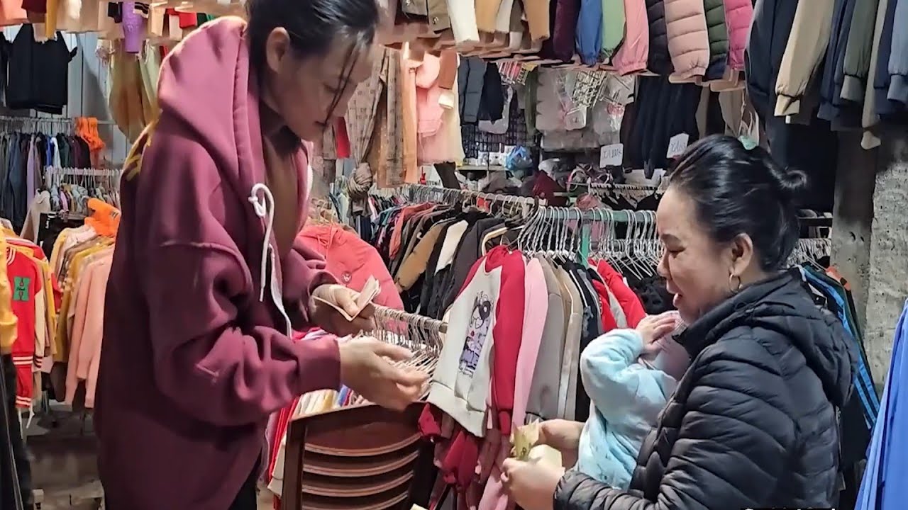 Single Mother Harvests Vegetables to Earn Money and Buys New Clothes for Herself.