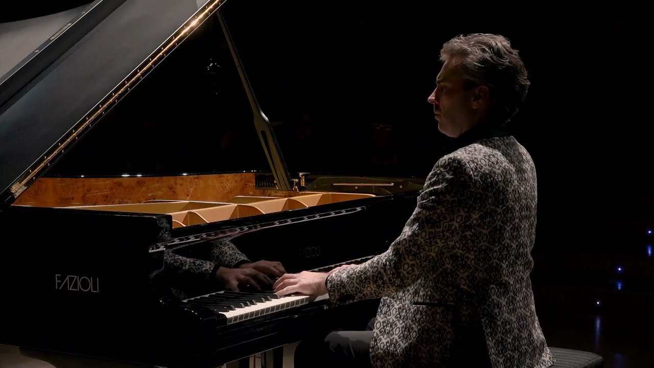Goran Filipec plays Fantaisie sur des motifs favoris de l'opéra La sonnambula (Bellini-Liszt)