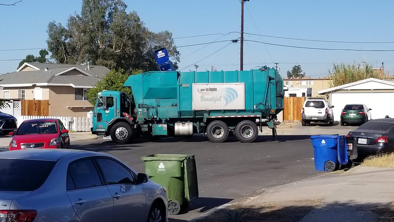 L.A. Sanitation Garbage Trucks in my Cul De Sac (2)