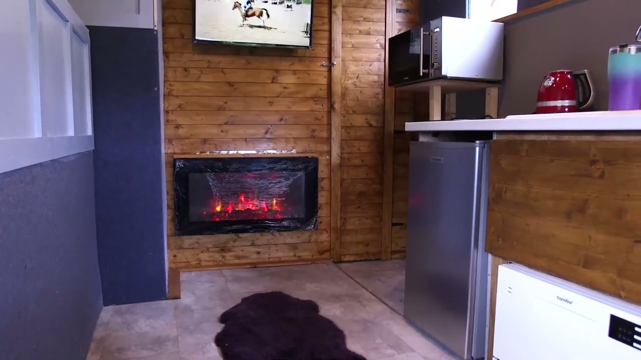 A detailed look at this Iveco Eurocargo horsebox with all new living installation.
