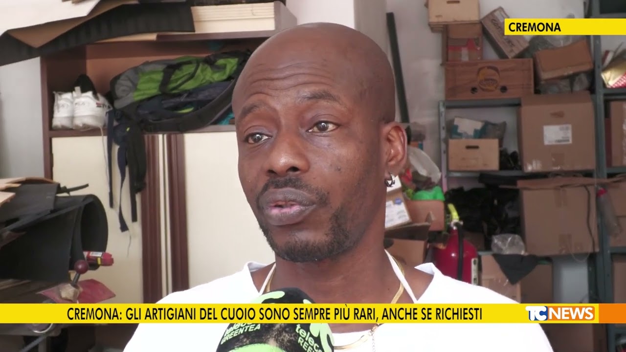 Cremona: gli artigiani del cuoio sono sempre piu&rsquo; rari, anche se richiesti