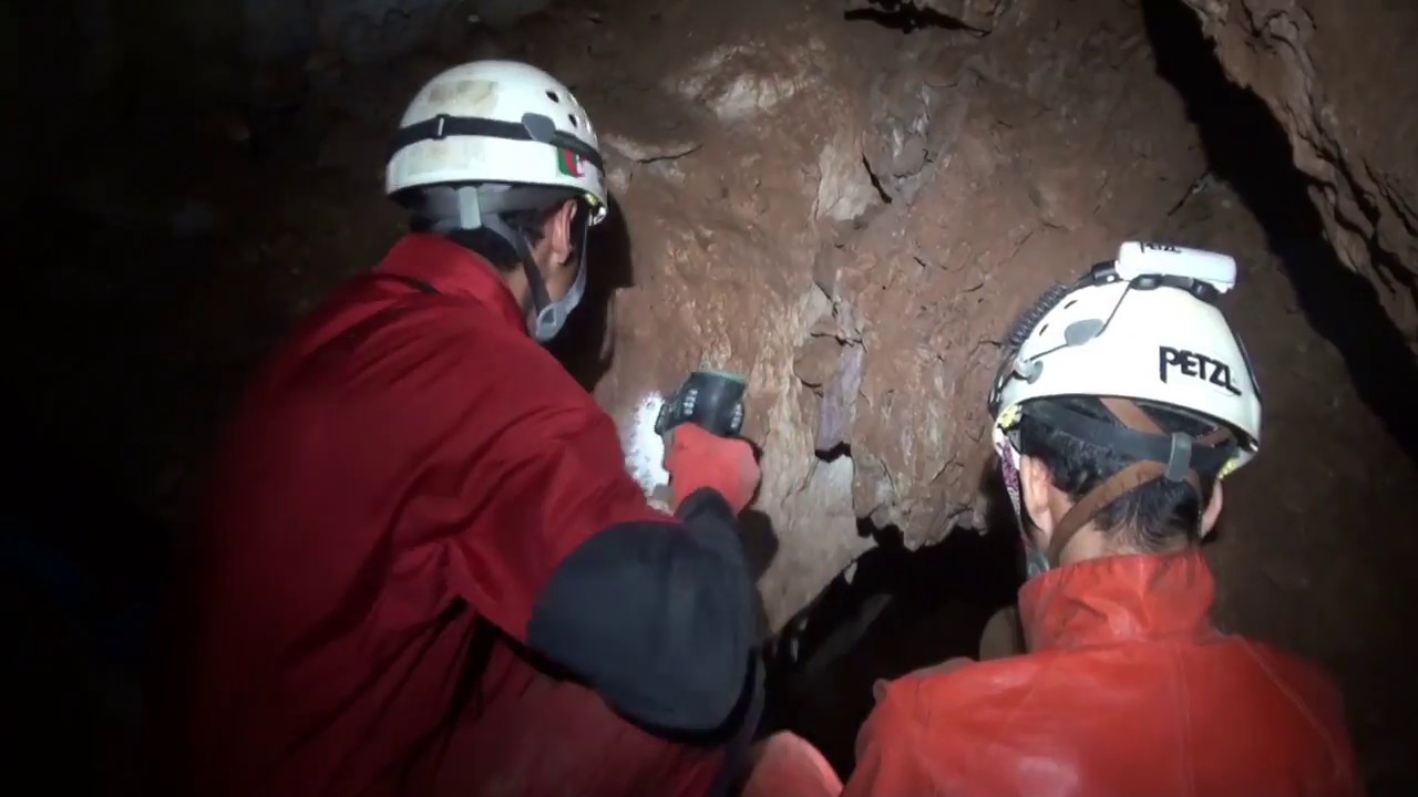 spéléologie en Algérie, découverte de pièce de monnaie en or