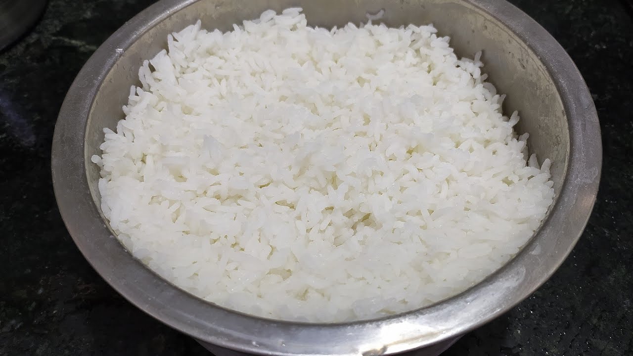 புழுங்கல் அரிசி சாதம் குக்கரில் குழையாமல் உதிர் உதிராக வடிப்பது எப்படி | How to cook rice in cooker