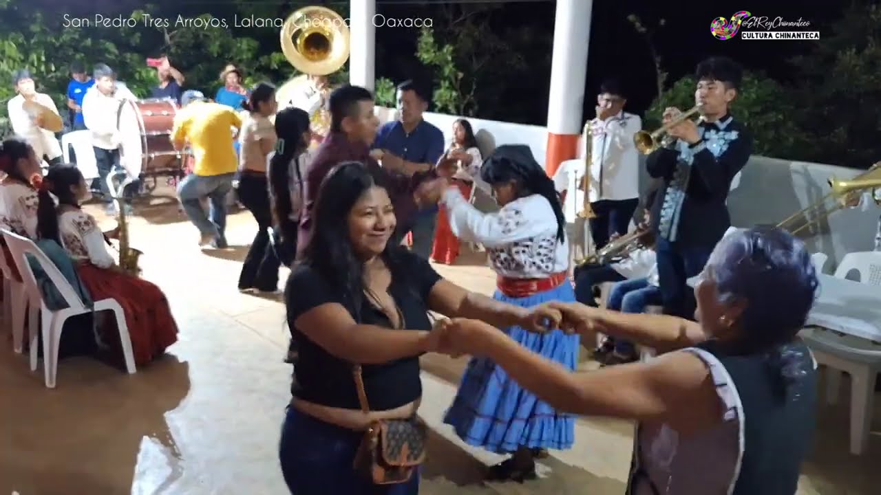 Sones y Jarabes con la Banda filarmónica de Santa Cruz, Tlahuitoltepec, Mixe, Oaxaca.