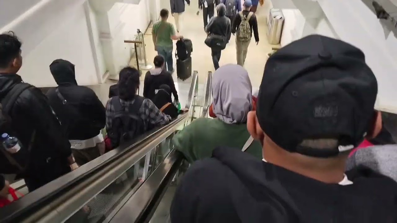 SUASANA STASIUN PASAR SENEN JAKARTA TERKINI! PP😎