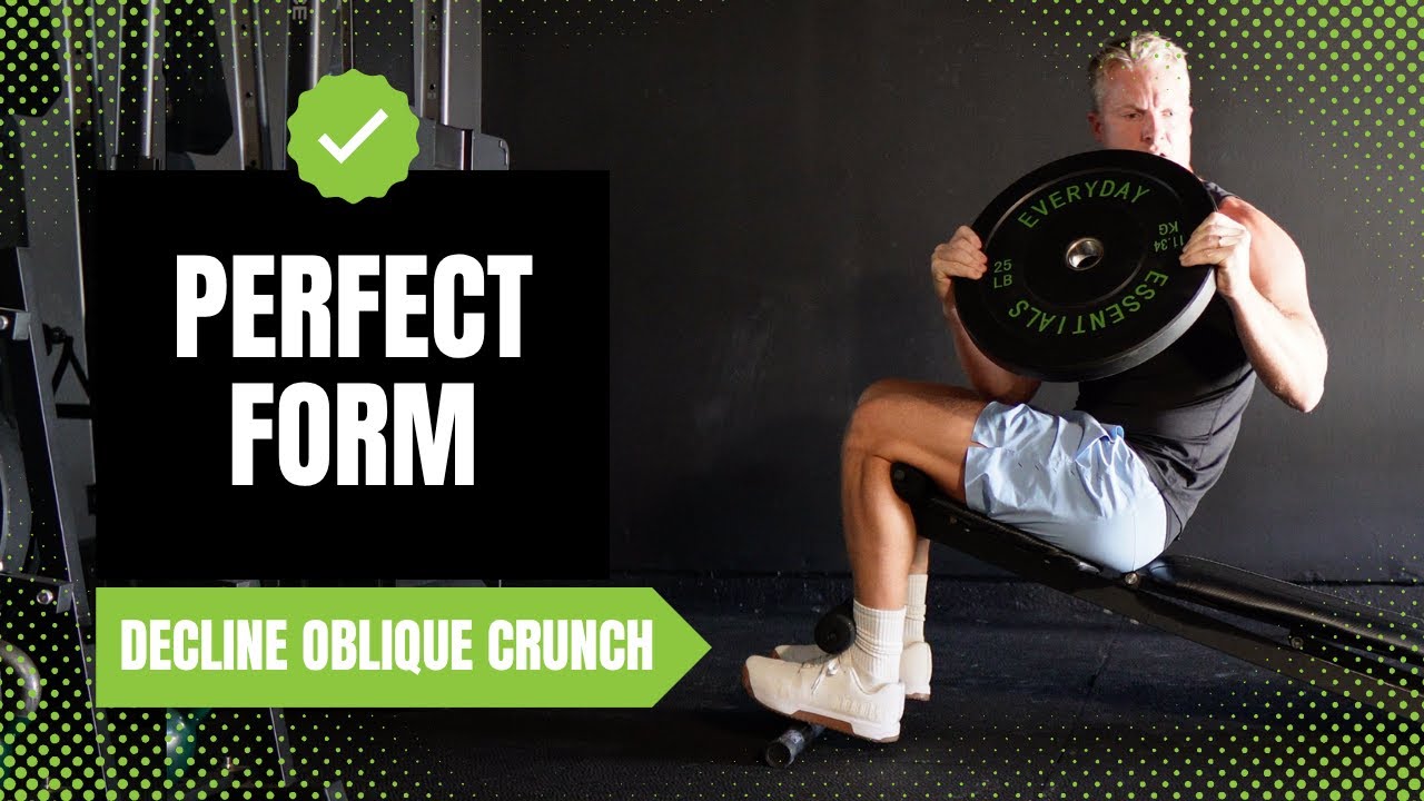 Как выполнять скручивания с отягощениями на наклонной скамье