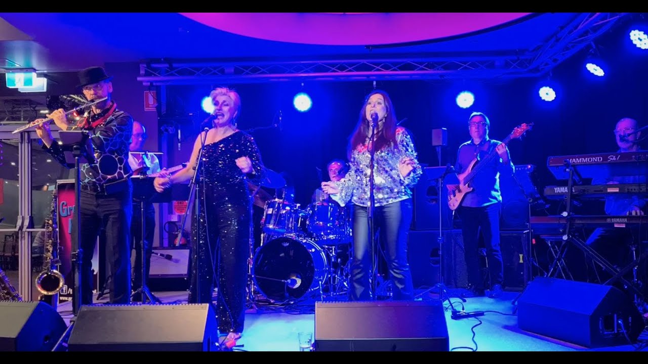 GROOVIN HARD | LIVE