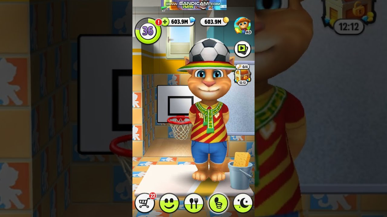 hitting and peeing in my talking tom