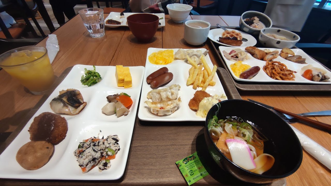 （這宿車宿：名古屋榮弗爾札飯店ホテルフォルツァ）位於名古屋栄商圈，距離地下鐵矢場町站5分鐘，步行2分鐘就可達松坂屋，離購物區非常地近，位置鬧中取靜，旁邊還有一個矢場公園，臨近名古屋電視塔相當方便。