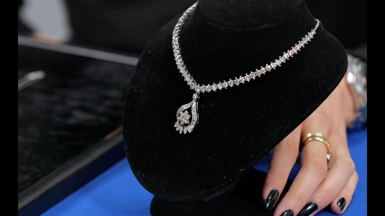 Necklaces – a guide to buying at auction