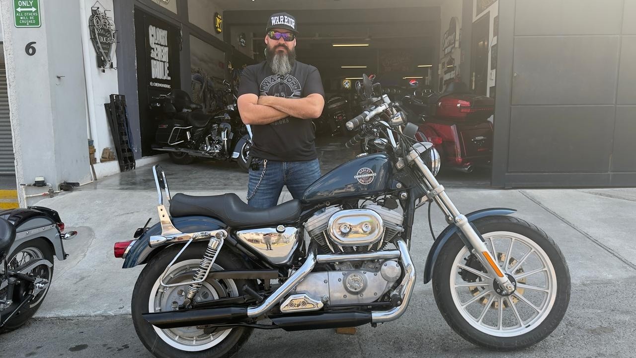 Hermosa Motocicleta HARLEY DAVIDSON SPORTSTER 883cc 2002 ¡De Venta en El Cuervo Motors!