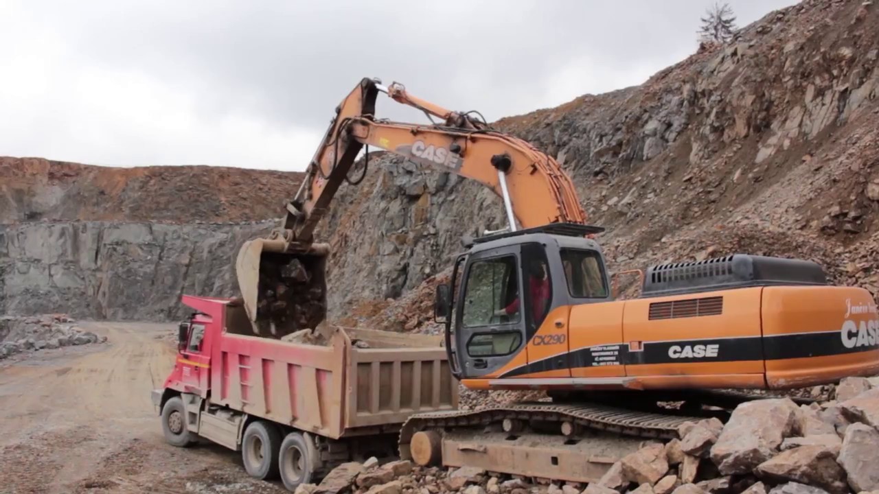 Tatra Jamal with CASE cx290 in quarry