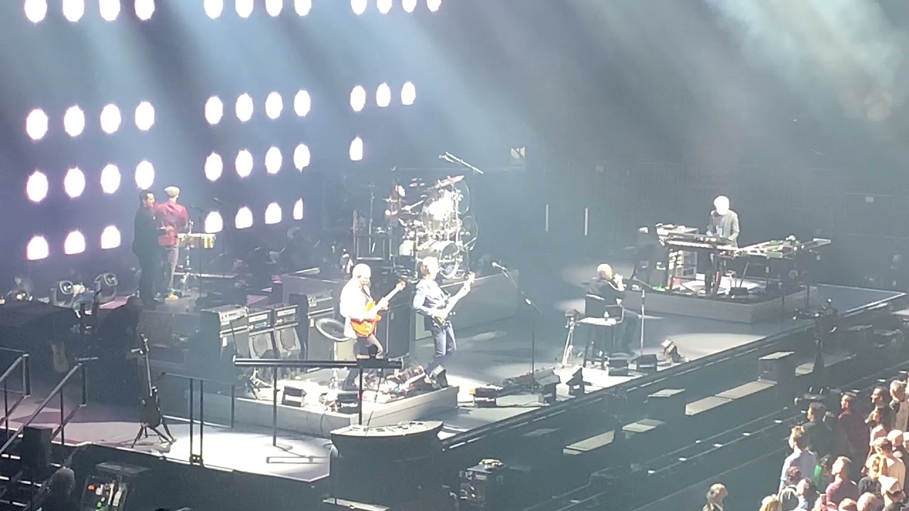 Genesis: Behind the Lines / Duke's End (Live)