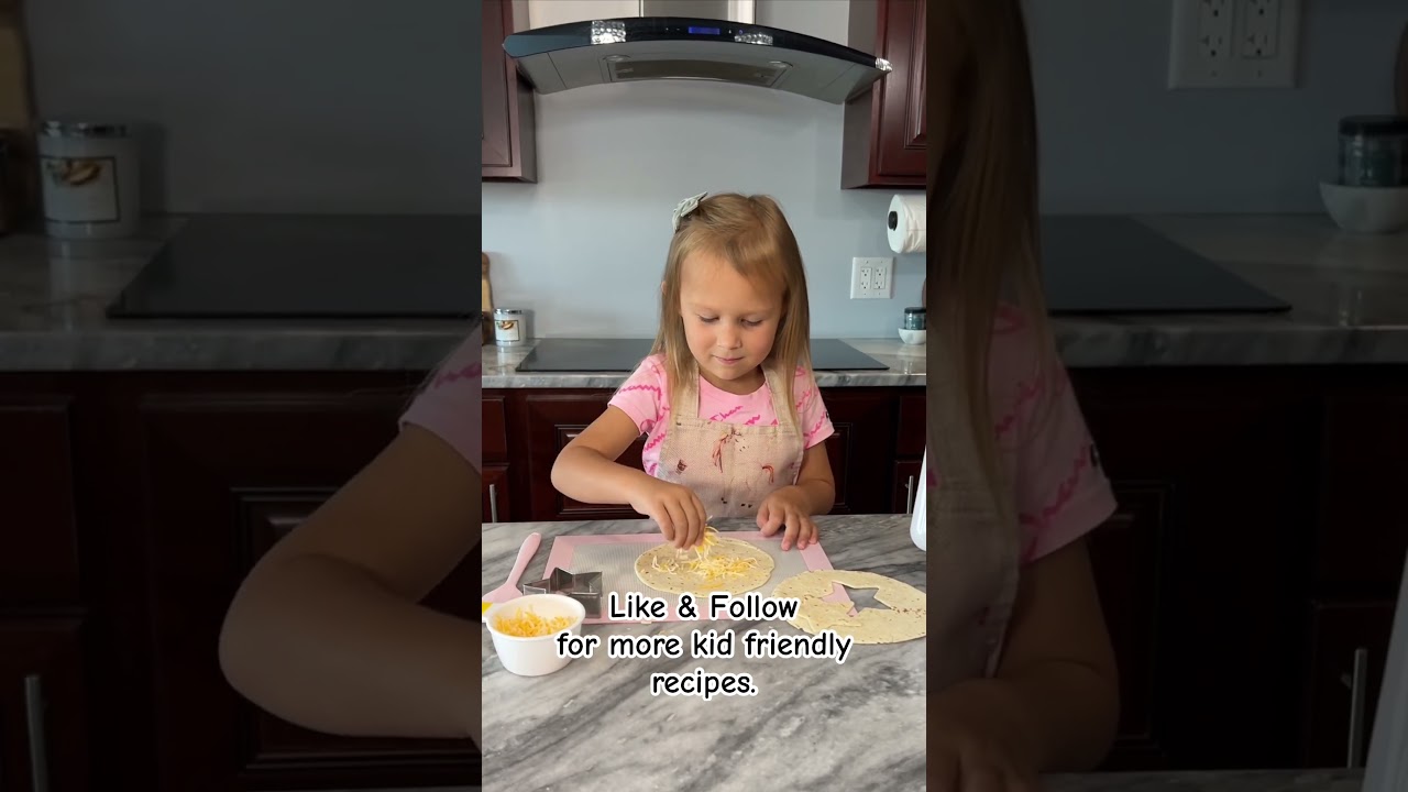 Cheese quesadilla for kids. #recipeoftheday #quesadilla #kidscookingvideo