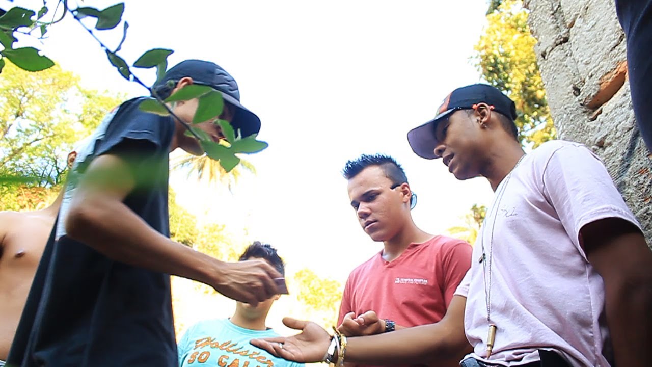 MCs Andrezinho e Caz - Semente da dor (CLIPE OFICIAL) TOM PRODUÇÕES