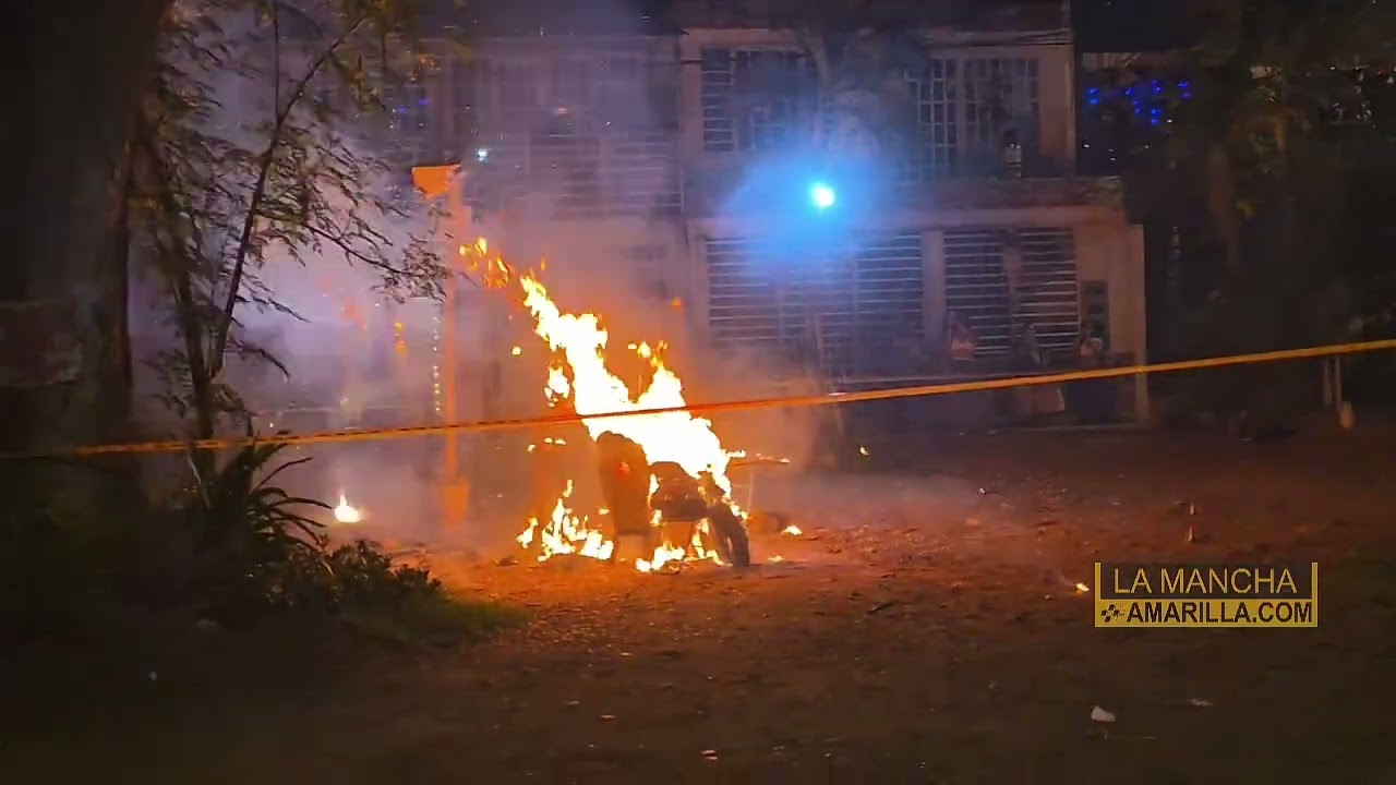 CALI: TRADICIONAL QUEMA DE AÑO VIEJO HOMENAJE A "POCHEKETO" B/FLORALIA