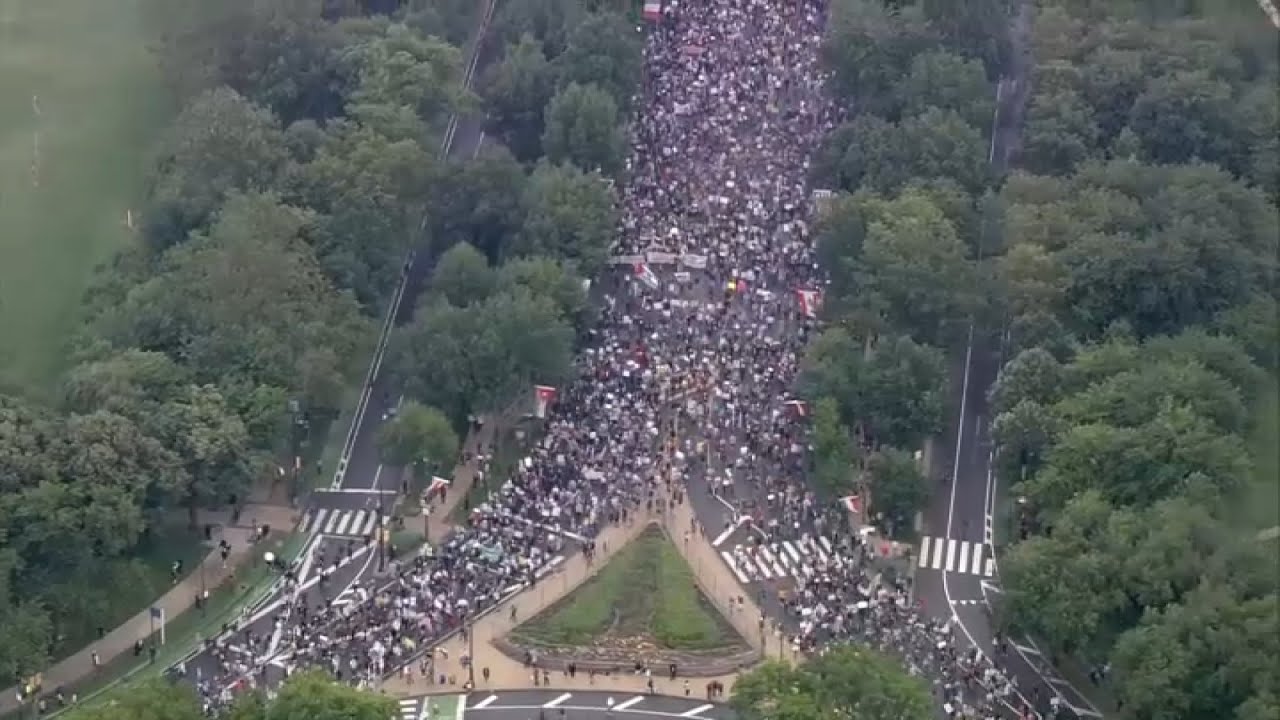 Protesters march through Philly for ‘No Kings' rally against President Trump
