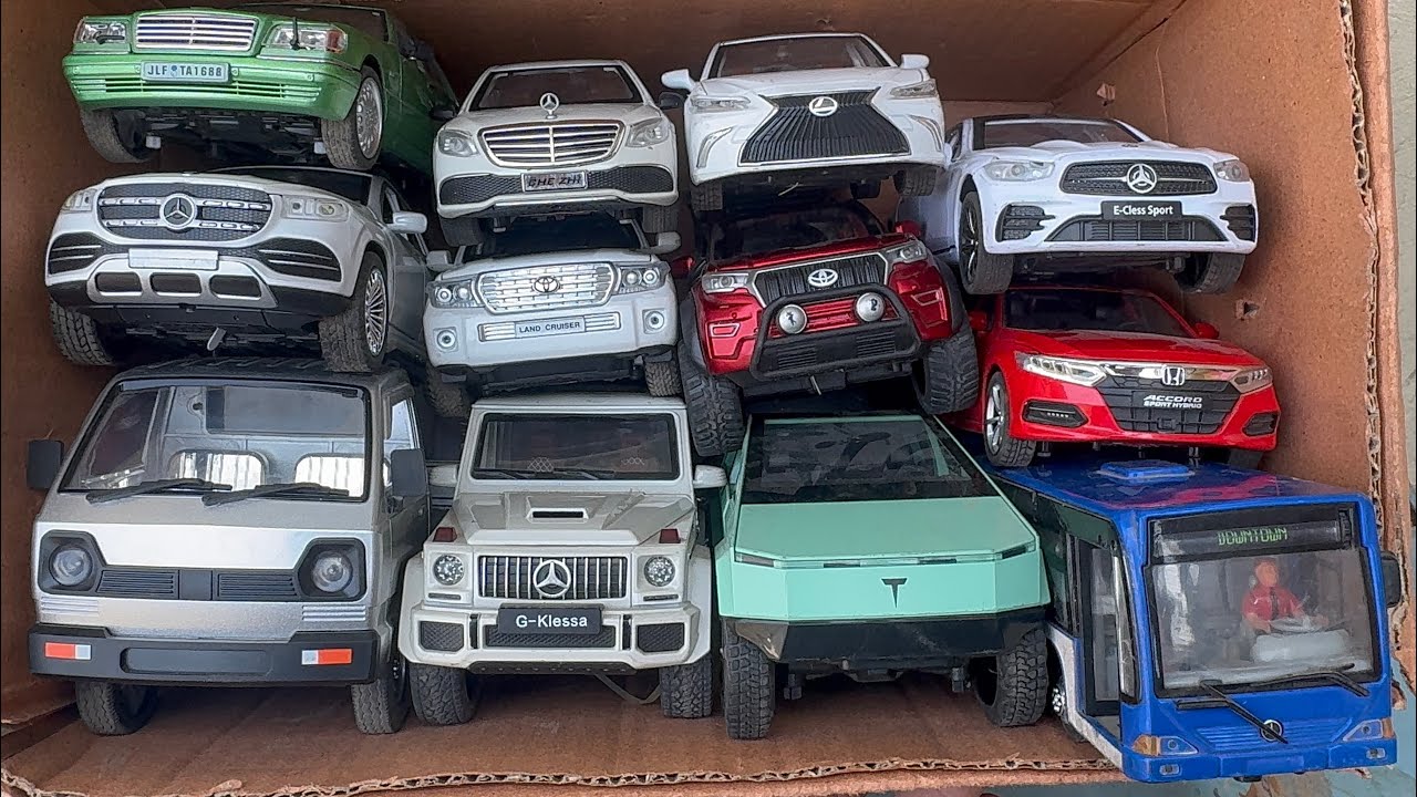 Vamos a elegir coches a escala diecast negros: Mercedes, Toyota, Mitsubishi Pajero, Honda Civic.