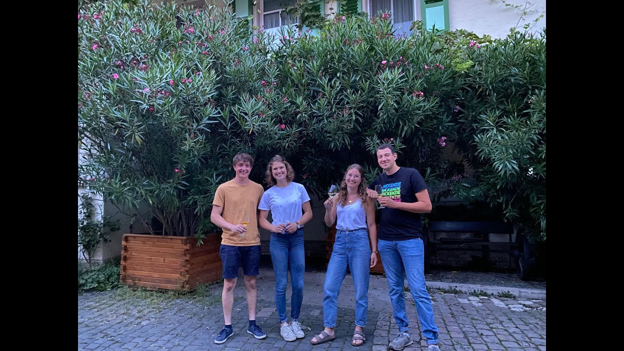 Weißer Burgunder Ludwigshöher Teufelskopf mit Tabea und Julia Oswald (Weingut Burghof Oswald)