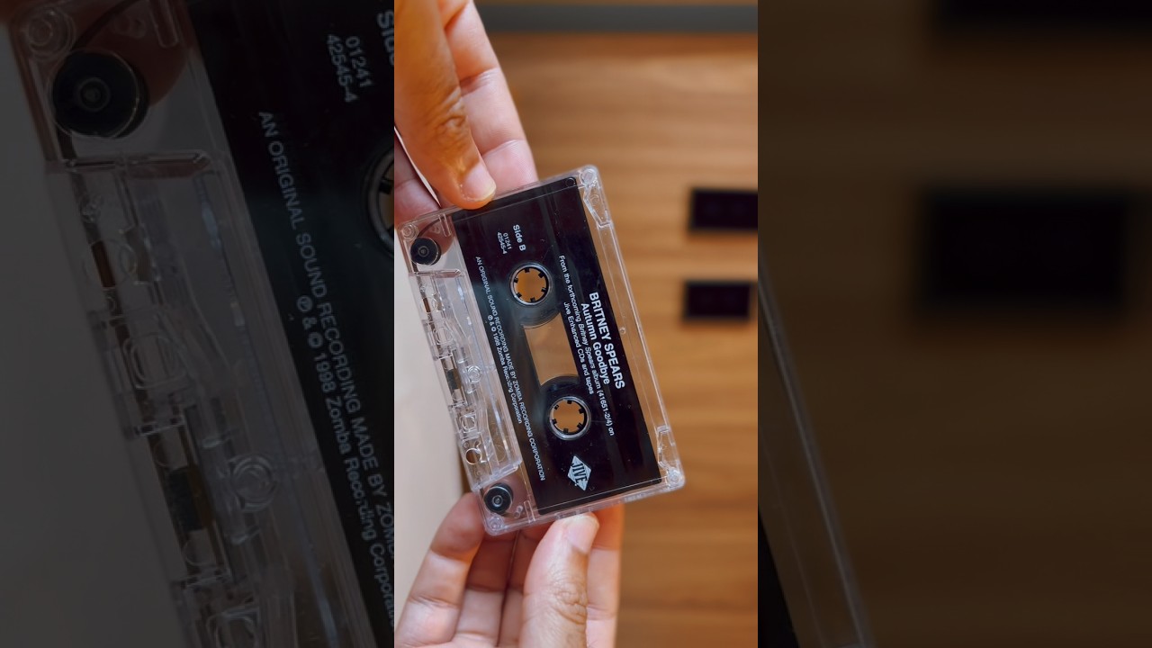Achei o Baby One More Time da @britneyspears em fita cassete #britneyspears #cassete #collection
