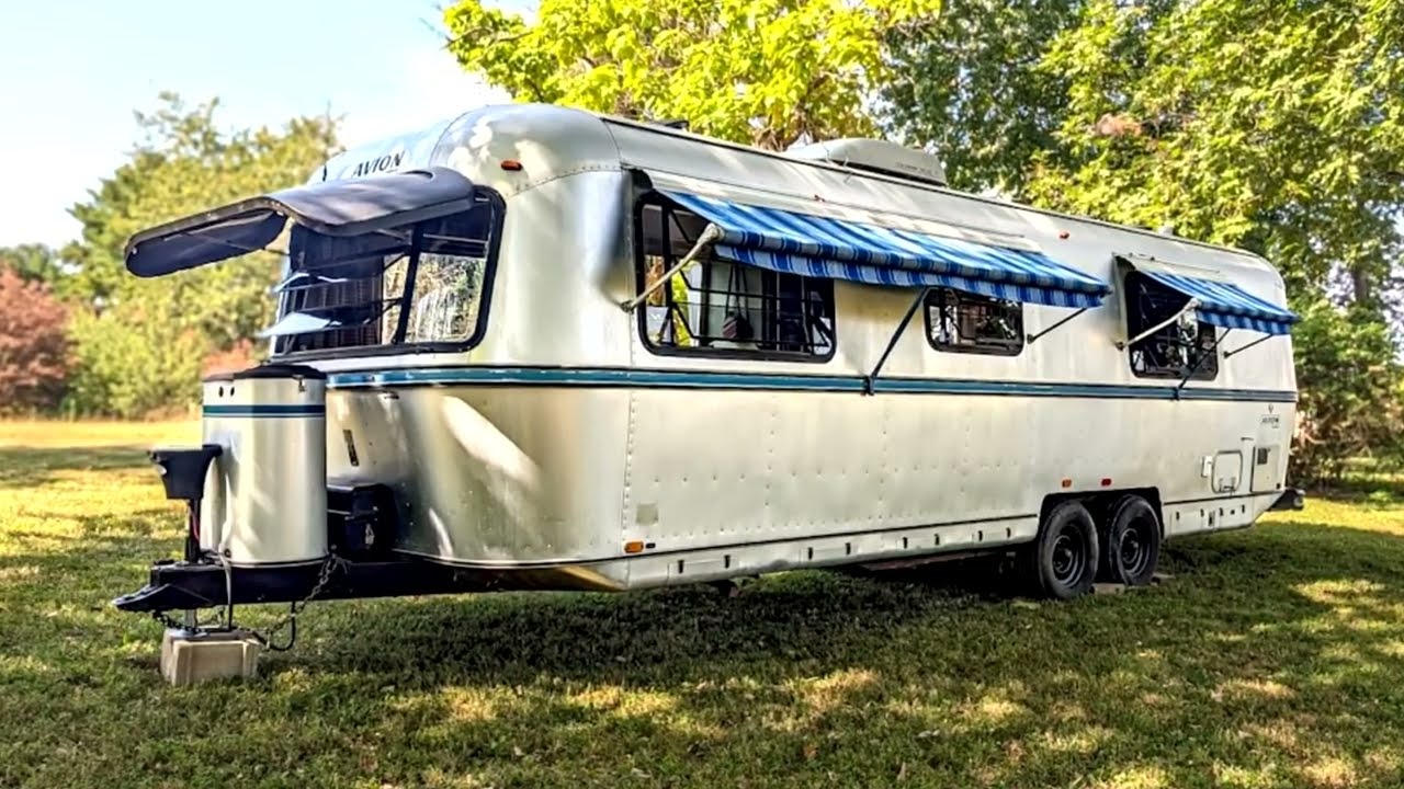 30ft Retro RV Surprise 🤠 1987 Fleetwood Avion Cowpoke Camper