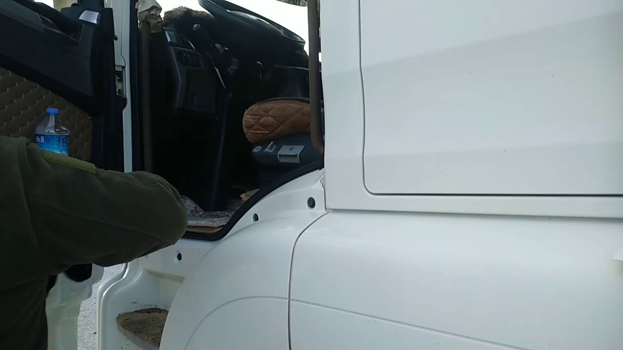 Kayar perdeyi toplamaya çalışıyoruz