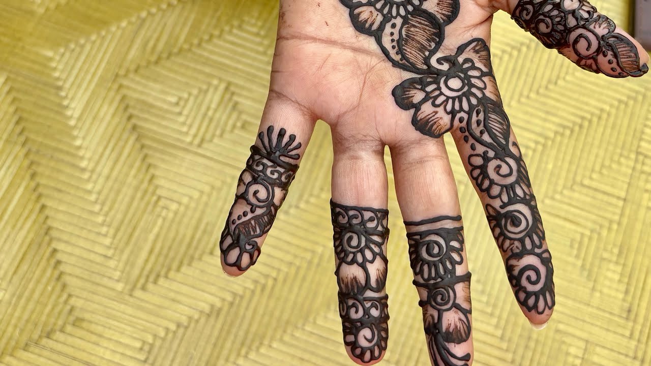 Simple front hand Mehndi design