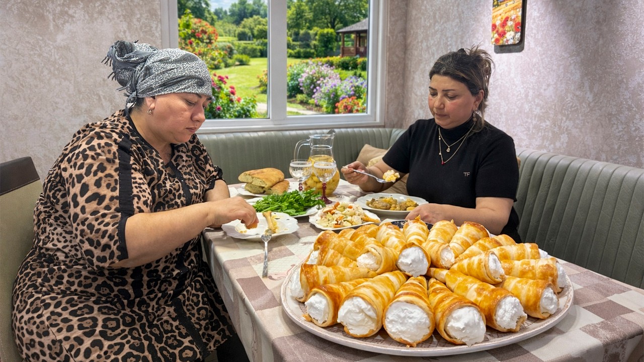 Окунитесь в прошлое с этим рецептом сливочных булочек с соусом из индейки!