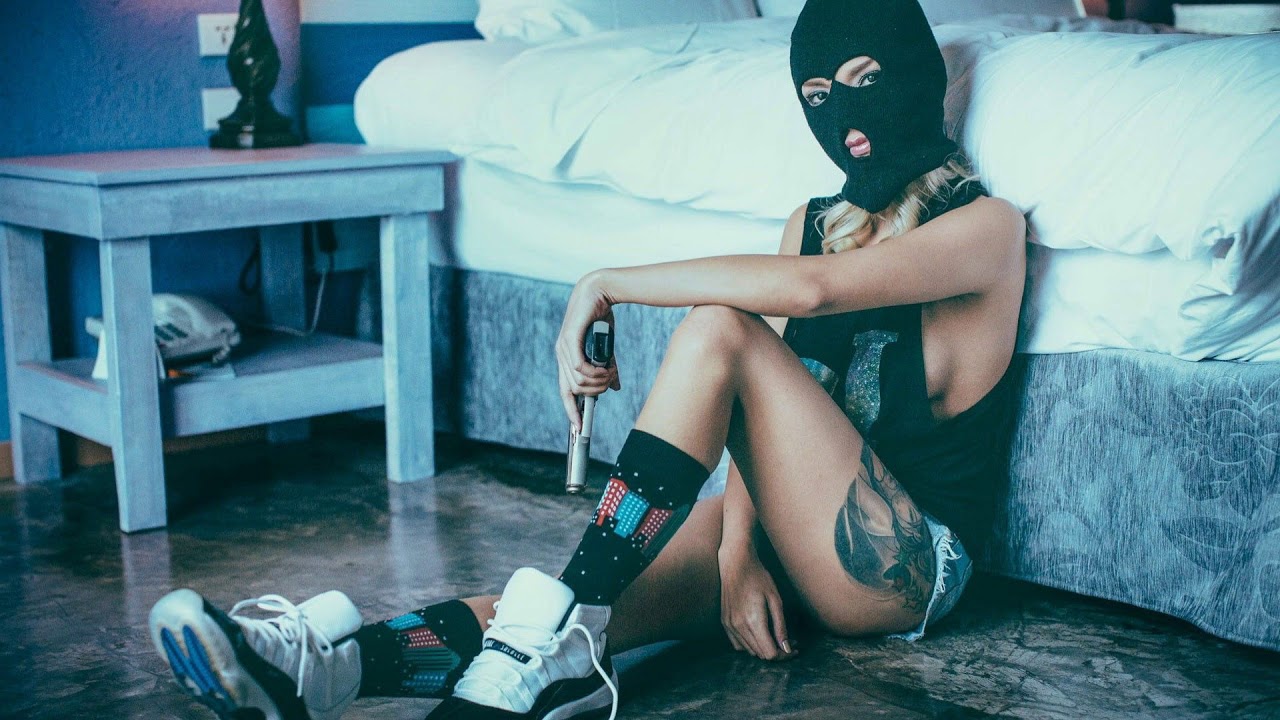 Rihanna - Bitch Better Have My Money ( Brushe Remix )