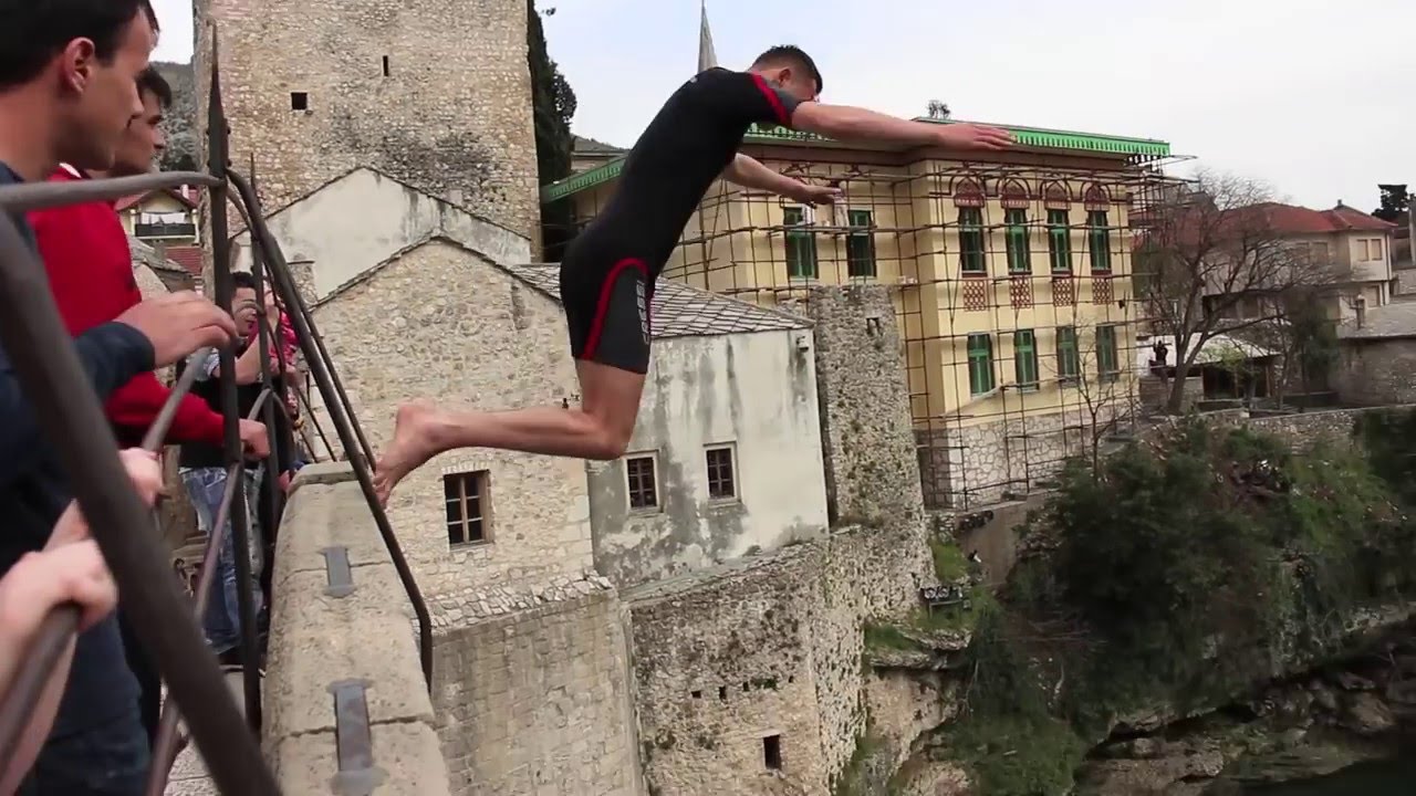 Mostar bridge divers keep traditions alive | euroviews