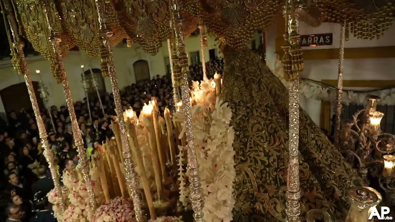 IMPRESIONANTE: La Virgen de la Macarena por calle Parras | Magna Sevilla 2024