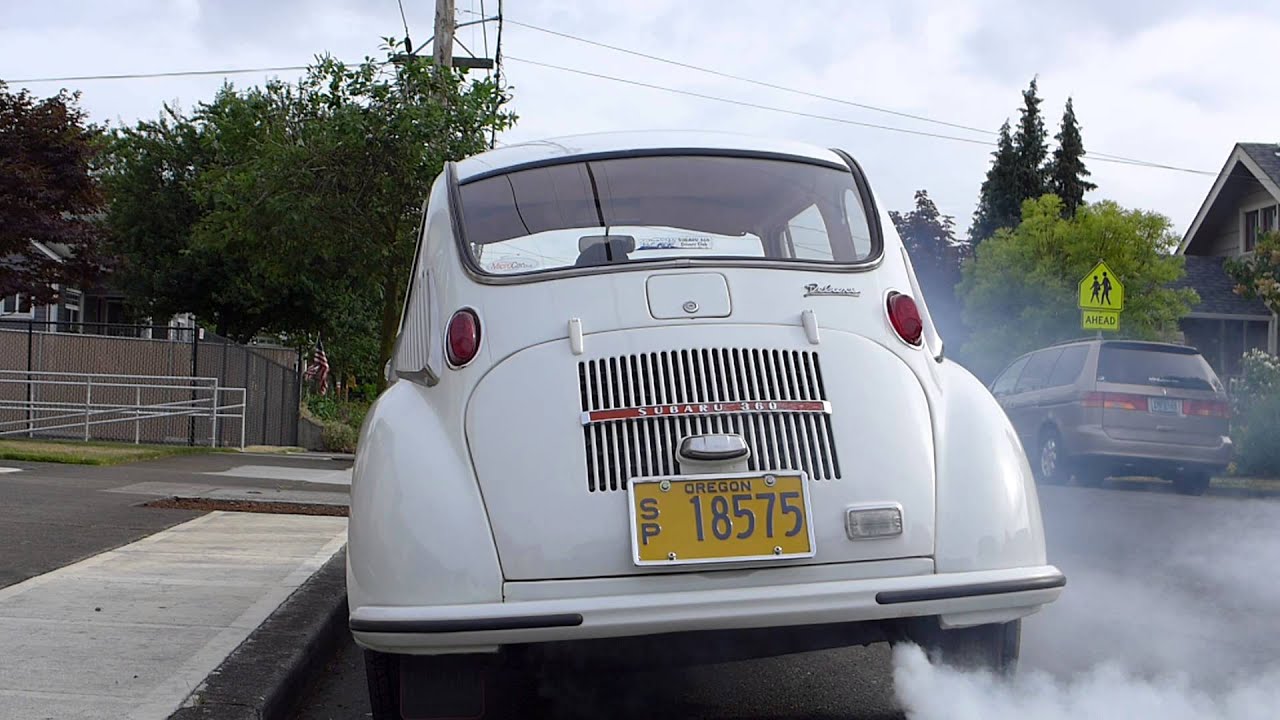 Subaru 360 two stroke Cold Start... ridiculous unbelievably smokey !
