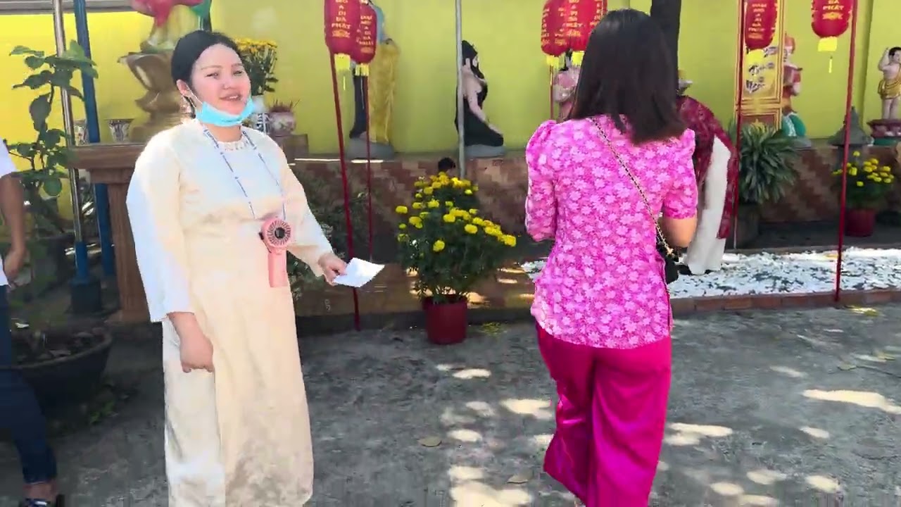 SUNNY HỒNG THY ĐI LỄ CHÙA ĐẦU NĂM 2026