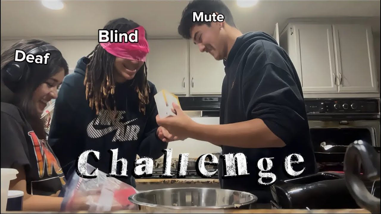 ￼Deaf, Blind, and Mute challenge, baking cookies. Con mi amigos.