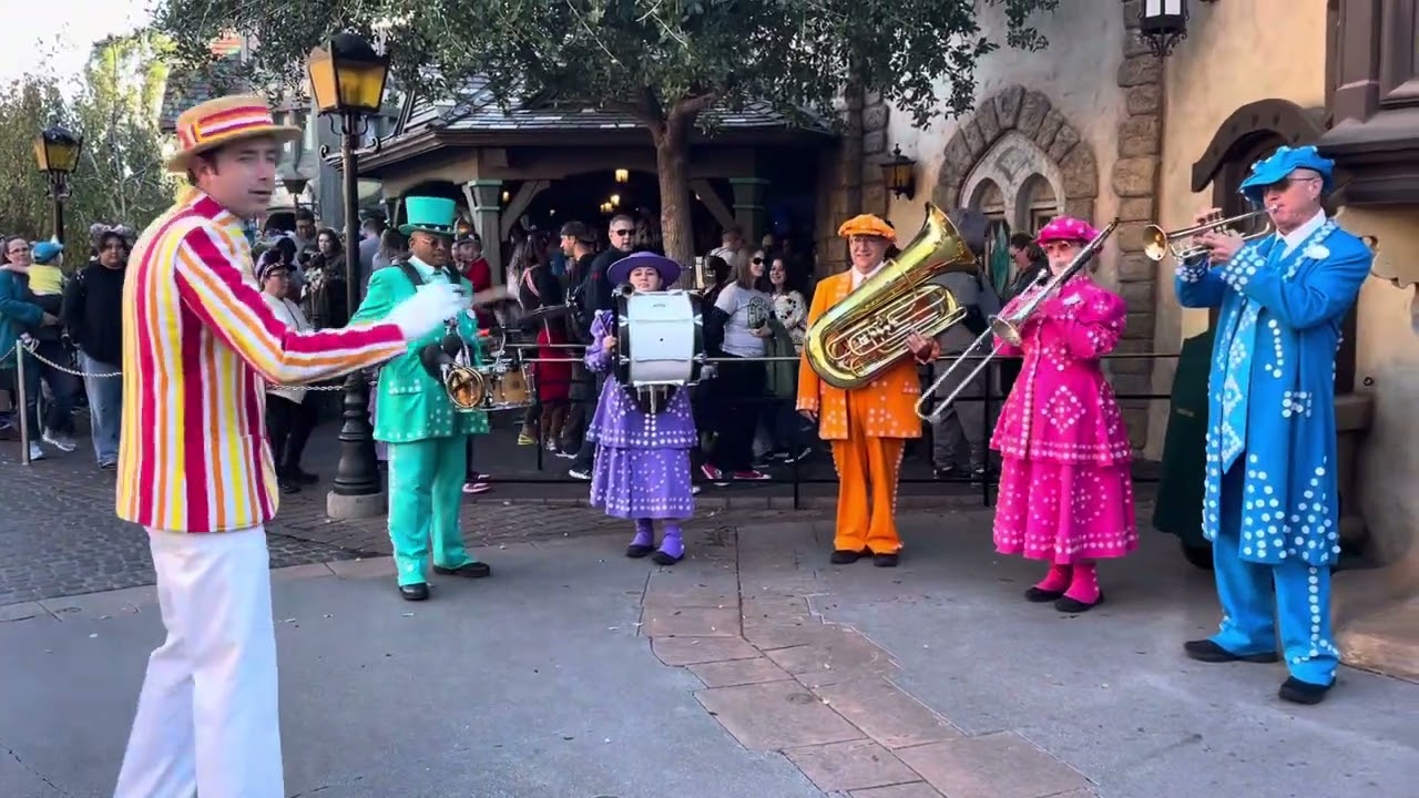 Disneyland Pearly Band & Burt & Mary Poppins!