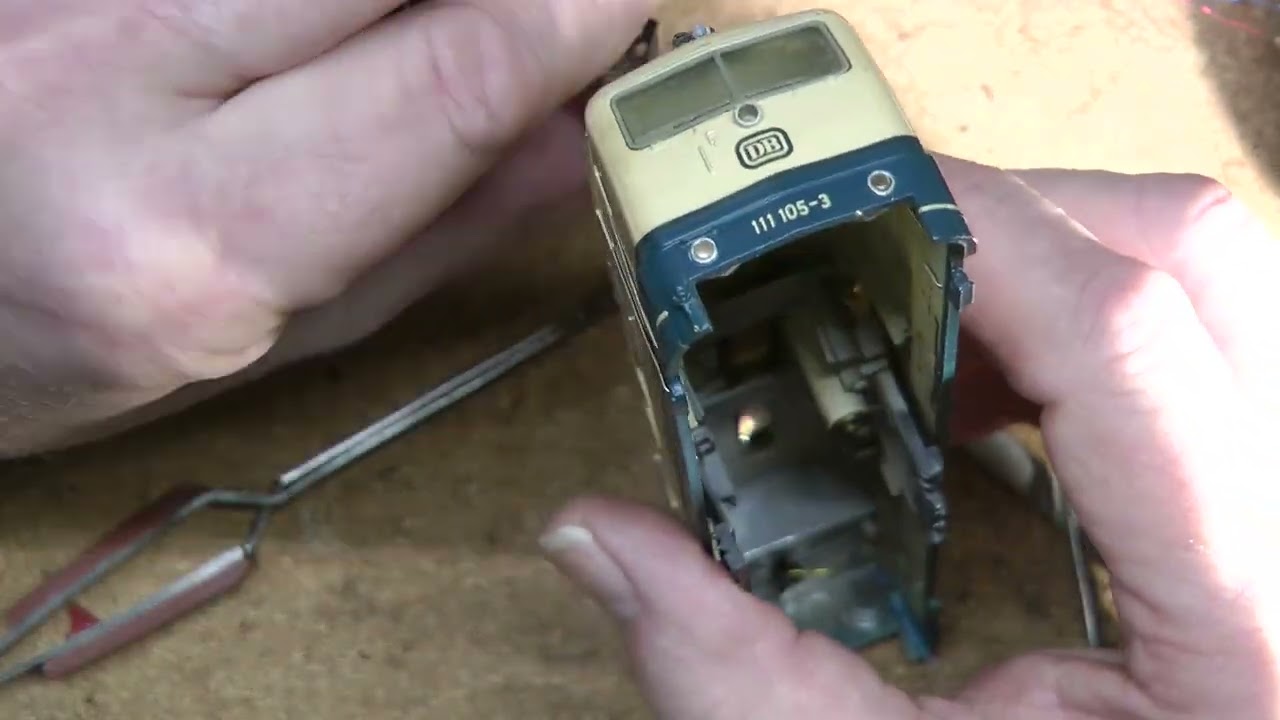Wolfgangs Märklin Modellbahn Märklin E 111 bekommt Sound und ROT/Weiß Beleuchtung
