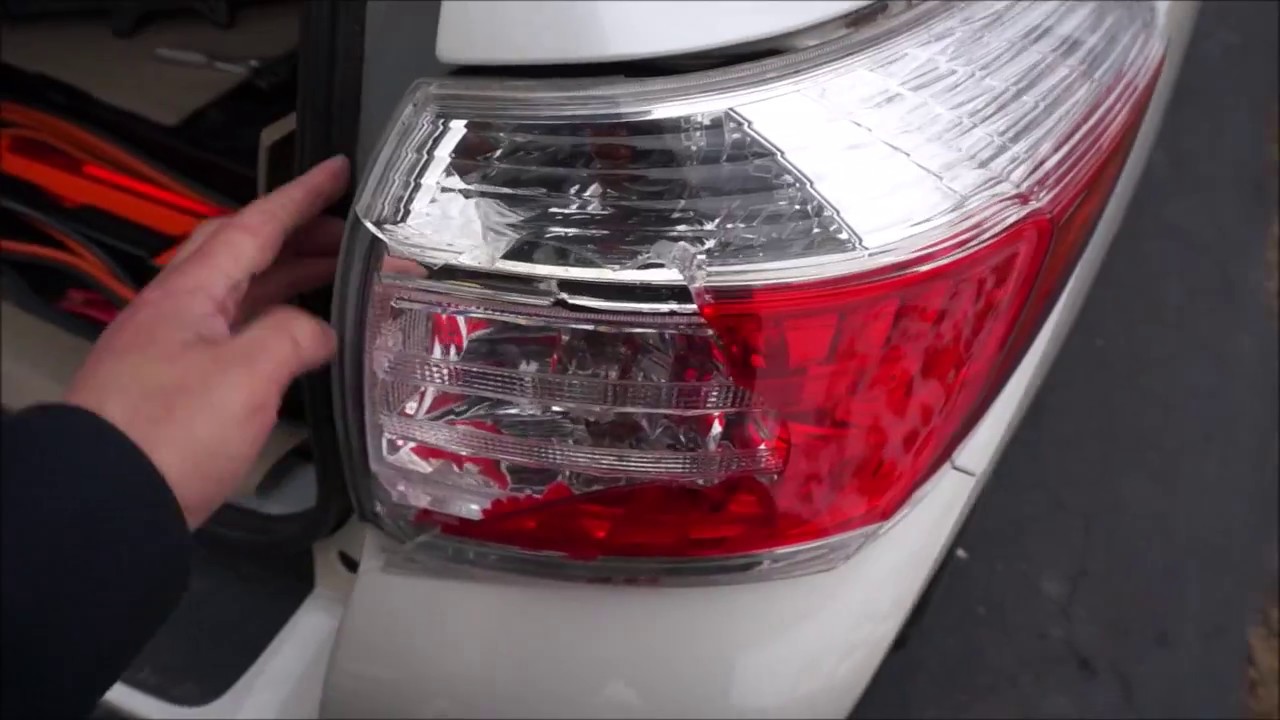 Toyota Highlander Tail Light Replacement (2011)