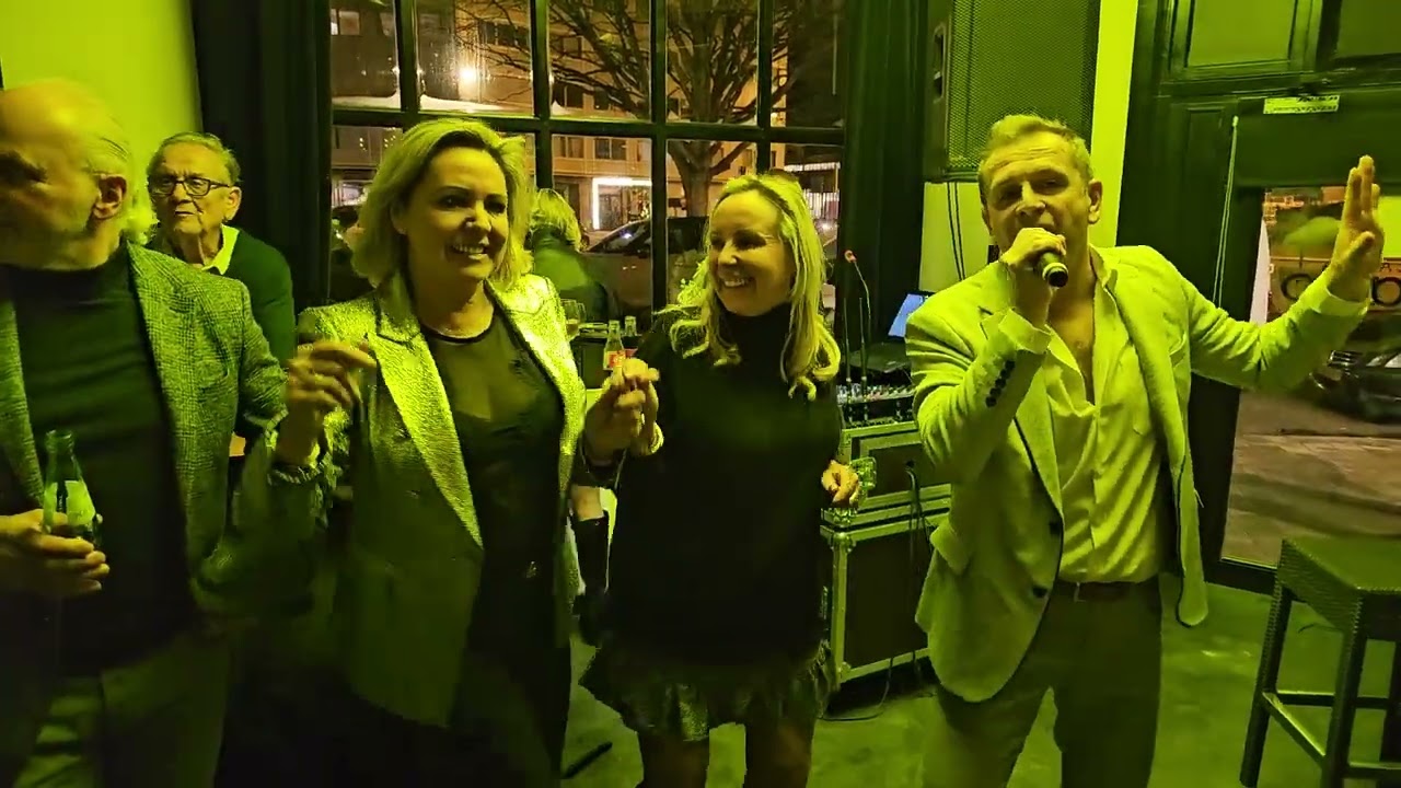 Aan en uit  - John Dennis - Café Barbo  - Aalst