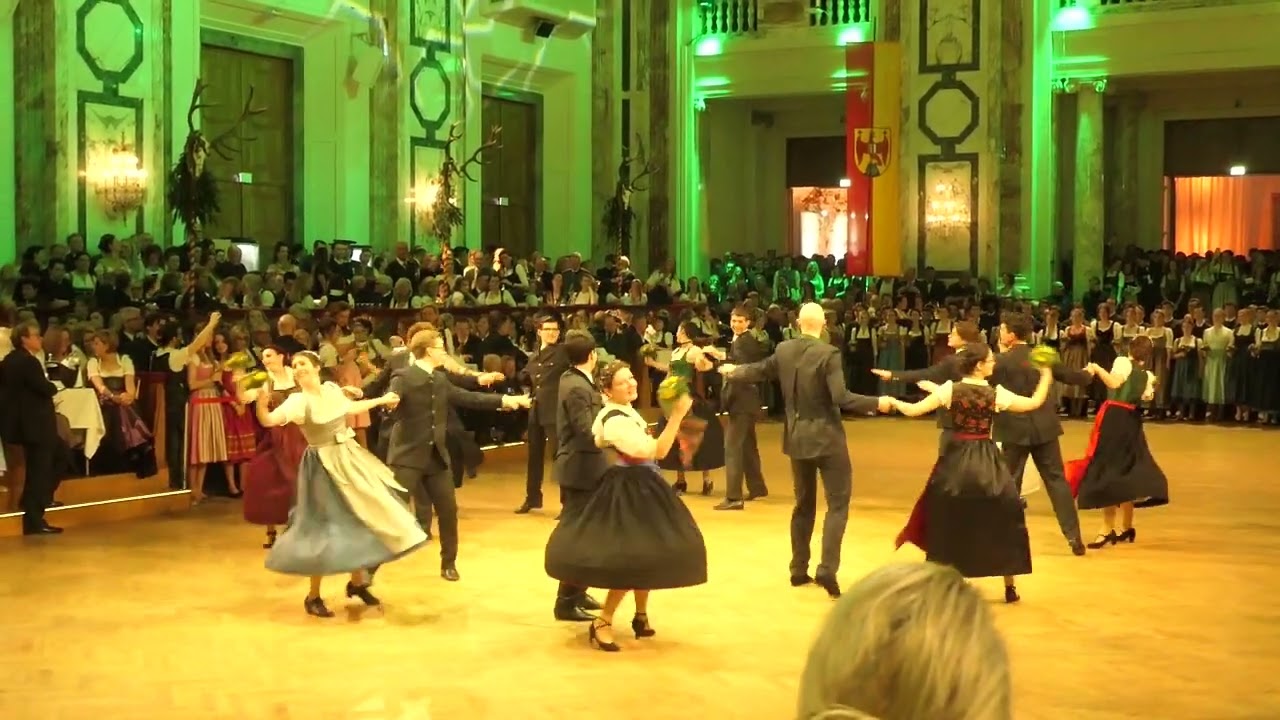 Jägerball 2024, Wien, Walzerformation und Balleröffnungswalzer