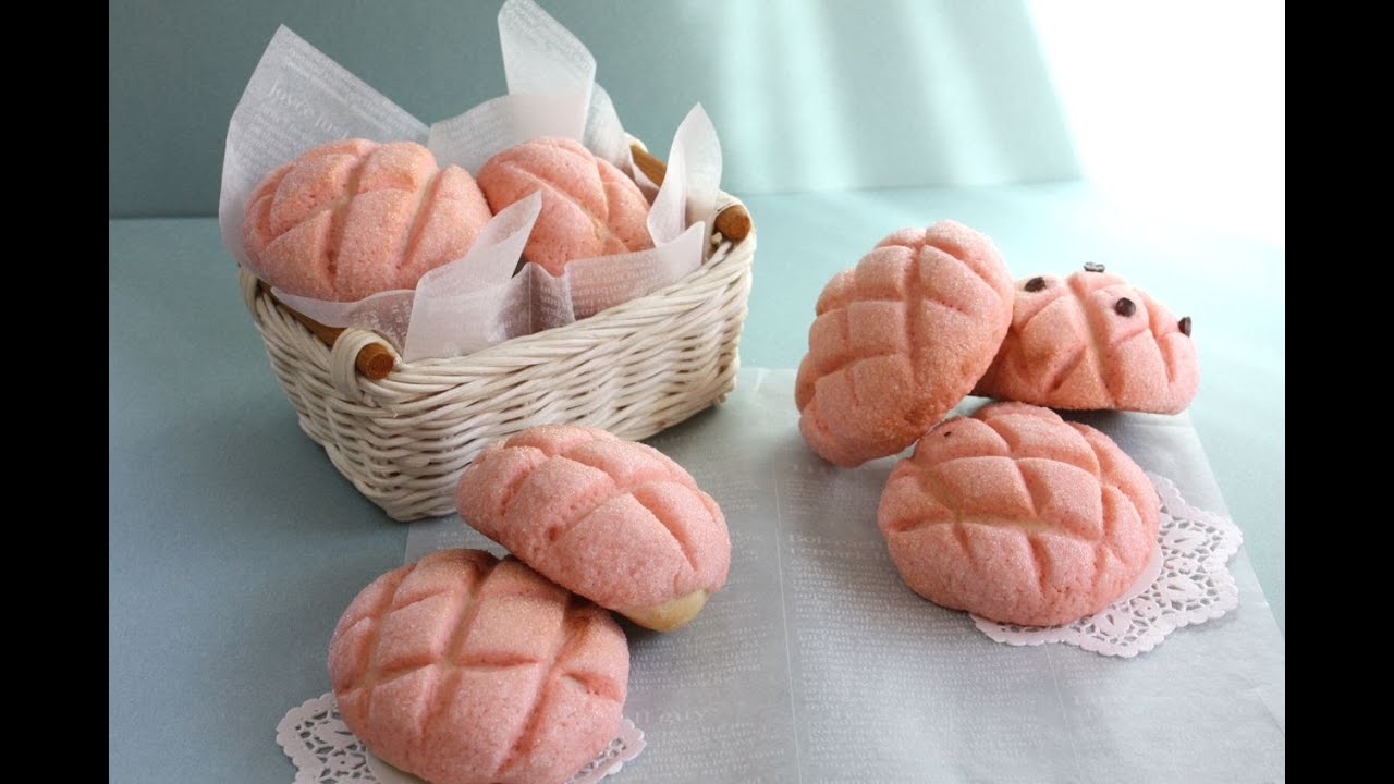 Melon Bread (strawberry flavor) 苺メロンパン